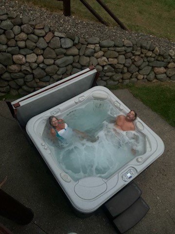 Hot Tub at Grindstone Lake